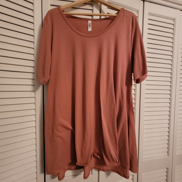 LuLaRoe Tops - LuLaRoe Dusty Rose Short Sleeve Tee